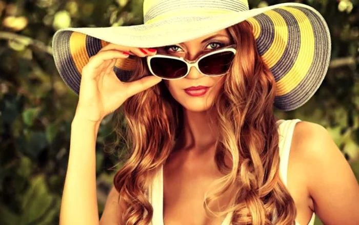 
    Când îi dai jos, nu îi apuca de o toartăwww.clickpentrufemei.ro  