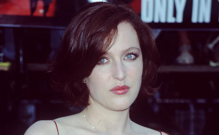 1998 Făcea furori  în serialul  “Dosarele X”