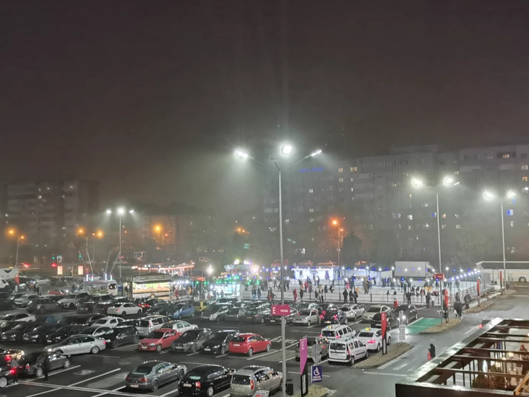 Patinoarul de la Shopping City Timişoara FOTO Both