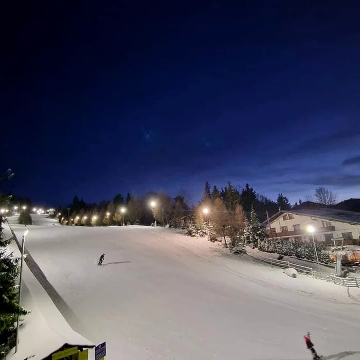 Pârtia de la Cavnic este dotată cu nocturnă FOTO Facebook Cazare Cavnic