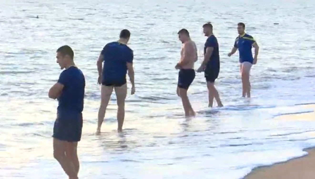 Cei mai curajoși rugbyști au făcut baie în mare în luna decembrie