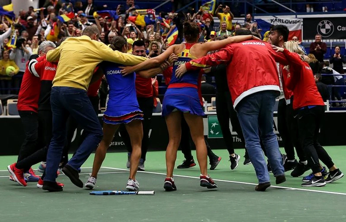 Hora bucuriei echipei de Fed Cup a României după calificarea în semifinaleFoto: Facebook