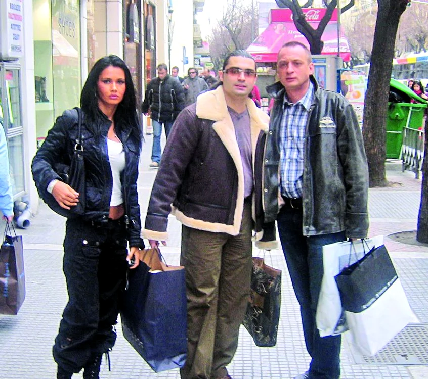 
    Oana şi Pepe sunt  pasionaţi de călătorii. Şi în Dubai  au spart tot  câteva zeci de  mii de euro  