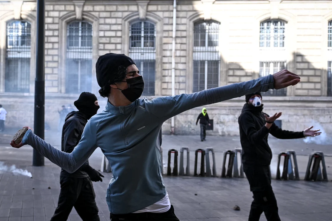 Proteste violente în Paris, Franța 
