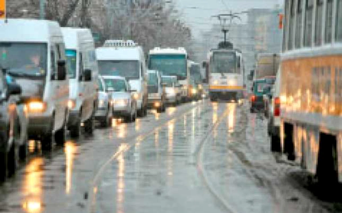 Şoferii din Capitală au stat în trafic ore în şir 