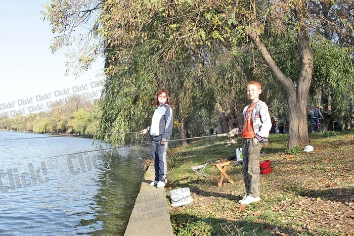 Alexandru, Răzvan şi Alex s-au plimbat ieri toată ziua cu bicicletele în parc (Fotografii: Sever Gheorghe)