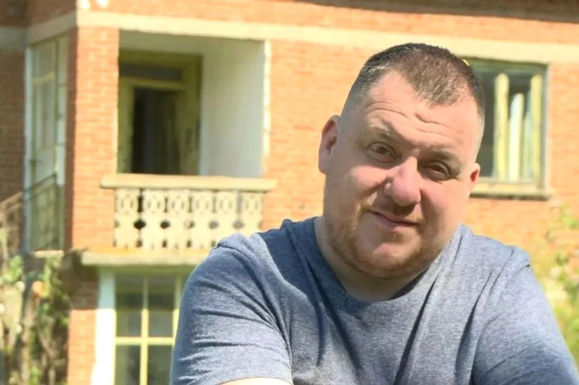 Rob a cumpărat nu una, ci trei case în Bulgaria FOTO Facebook Lancs Live