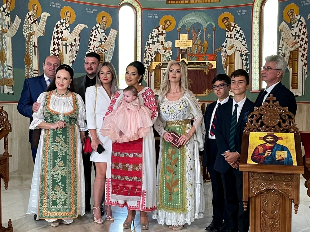 Nașele Maria Dragomiroiu și Mihaela Prigoană au purtat straie popularefoto: arhivă personală