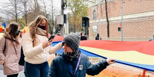 Drapelul Romaniei Chisinau FOTO IPN