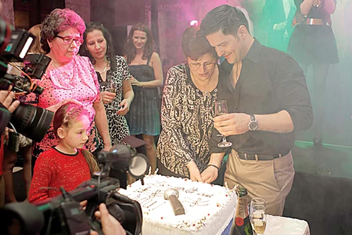 Liviu Vârciu a fost emoționat de urările mamei sale (Fotografii: Ambasad’Or)