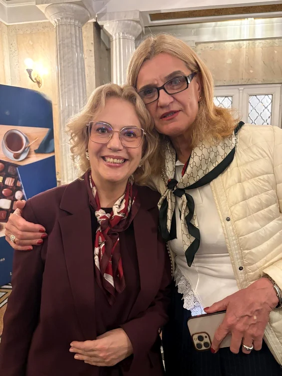 Raluca Moianu și Elisabeta Lipă.