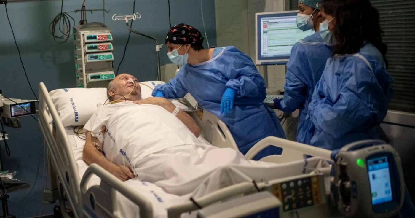 Tratament inedit pentru bolnavii de coronavirus la Barcelona pacienţii sunt scoşi pe faleză FOTO Guliver / Getty Images / David Ramos