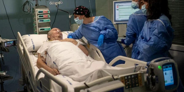 Tratament inedit pentru bolnavii de coronavirus la Barcelona pacienţii sunt scoşi pe faleză FOTO Guliver / Getty Images / David Ramos