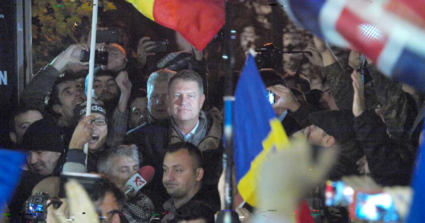 Klaus Iohannis, în Piaţa Universităţii FOTO Mircea Mitea