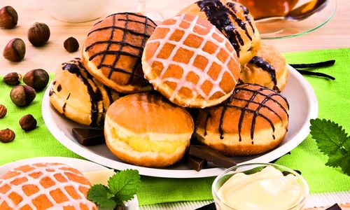 gogosi cu crema de vanilie si ciocolata jpeg