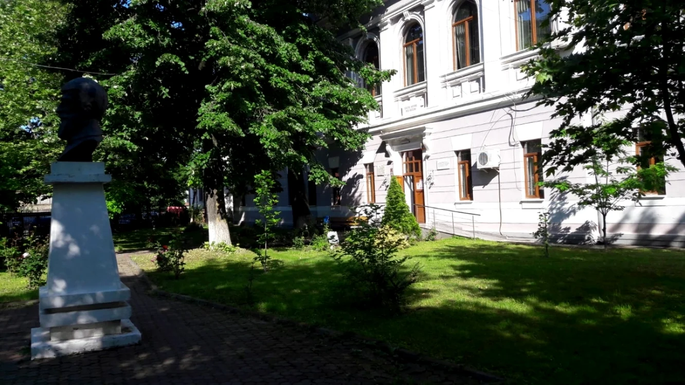 Băiatul este elev în clasa a IX-a la Colegiul Naţional „RAdu Greceanu“ din Slatina
