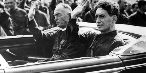 Mareșalul Ion Antonescu, alături de Horia Sima, conducătorul Mișcării Legionare GettyImages jpeg