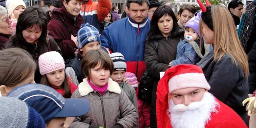 Cei mici au primit cadouri din partea Moşului