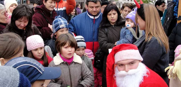 Cei mici au primit cadouri din partea Moşului