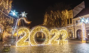 Revelion shutterstock 2092519972 jpg