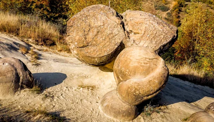 Trovanţii din Costeşti - Vâlcea în presa italiană dedicată călătoriilor în întreaga lume la categoria Locuri incredibile Sursa foto Si Viaggia