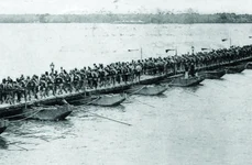Armata romana trecand Dunarea in Bulgaria 1913 jpg