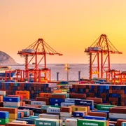 shanghai port containere foto shutterstock