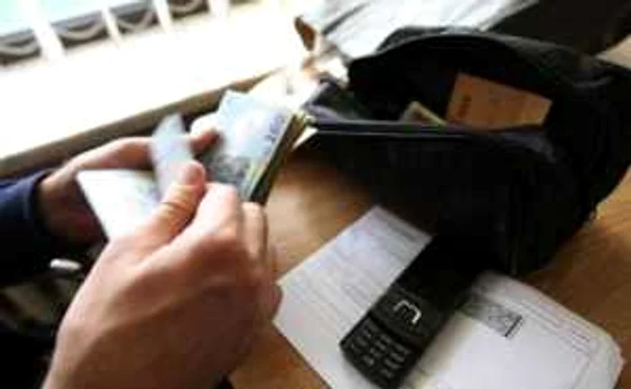 Contrabandistul a oferit o şpagă de o mie de euro ca să scape de dosarul penal. FOTO: Arhiva Adevărul