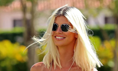 1 laura giurcanu a ajuns in tara dupa survivor din republica dominicana 7 jpg jpeg