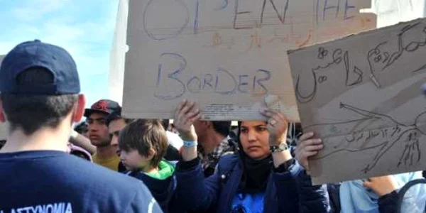 Migranti afgani cer deschiderea frontierei dintre Grecia si Macedonia FOTO AFP