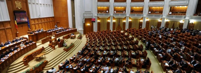 
    Opoziția are nevoie ca cel puțin 233 de parlamentari să voteze pe 10 octombrie pentru căderea Guvernului Dăncilă  