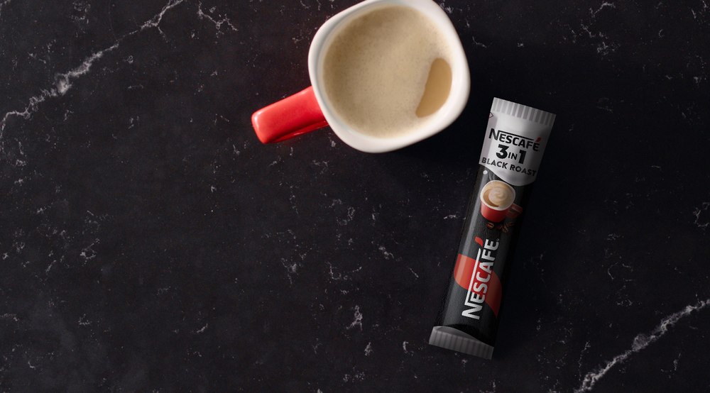 NESCAFÉ sărbătorește 86 de ani de excelență și anunță lansarea inovației NESCAFÉ 3in1 Black Roast