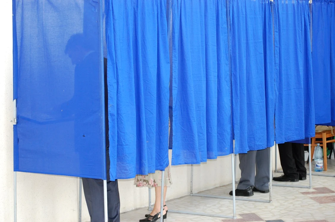 Trei secţii de votare din comuna Câlnic nu au energie electrică