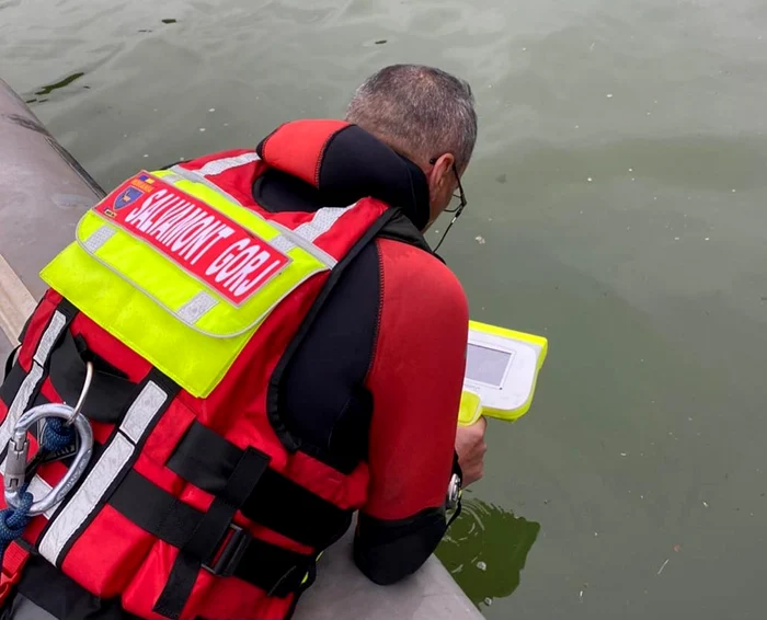 Salvamontiștii gorjeni au reușit să-l găsească pe bărbatul înecat în lacul Gozna Foto: Salvamont