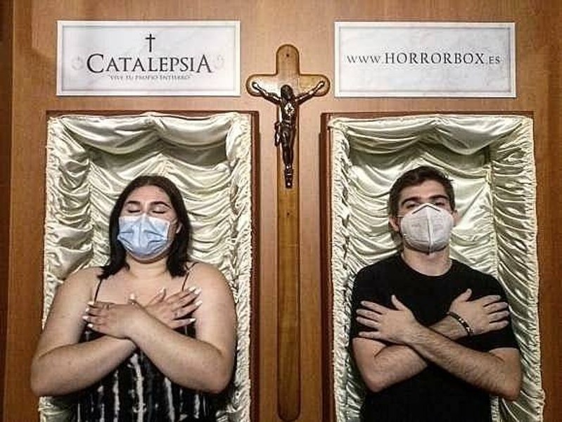 Cel mai mic „escape room" din lume este un sicriu. Experiența care nu le este recomandată claustrofobilor
