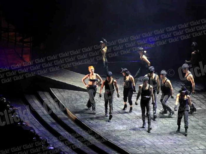 Lady GaGa, în timpul concertului din Bucureşti.