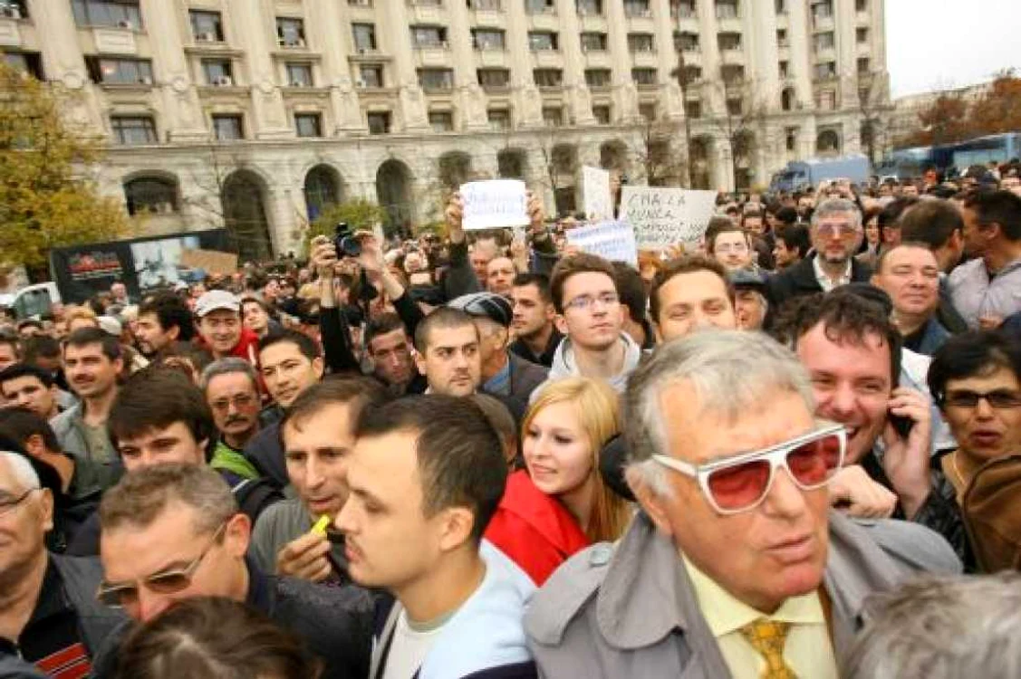 Protest împotriva limitării libertăţii de exprimare în faţa CNA Foto: Cătălin Tudorică