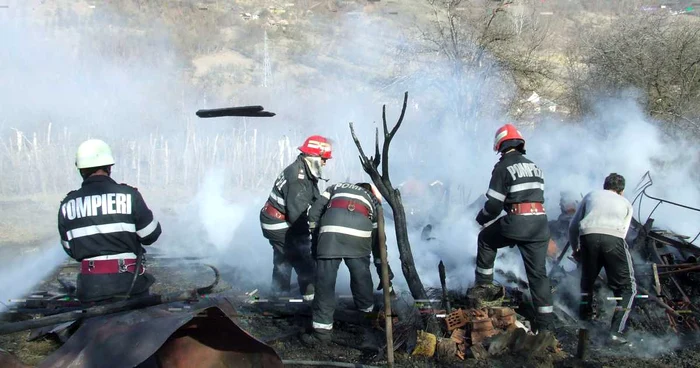 Cele mai numeroase incendii din ultimii zece ani au izbucnit zilele acestea la Valcea