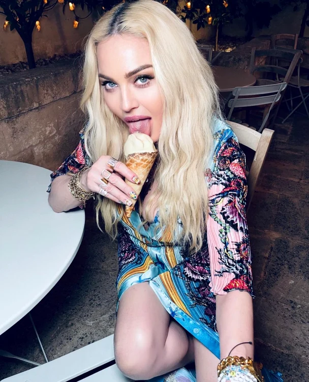 1 madonna 63 de ani jpg jpeg
