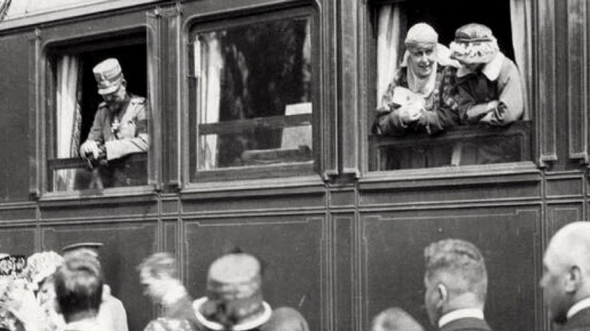 Centenarul bătăliilor de la Mărăşti, Mărăşeşti şi Oituz Principesa Margareta şi Principele Radu călătoresc cu Trenul Regal jpeg