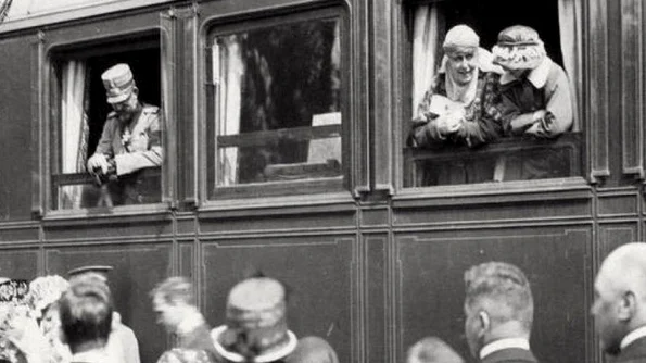 Centenarul bătăliilor de la Mărăşti, Mărăşeşti şi Oituz Principesa Margareta şi Principele Radu călătoresc cu Trenul Regal jpeg