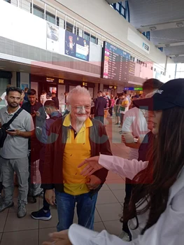Irinel și Irina Columbeanu au întâmpinat-o pe Ramona la aeroport foto Click!