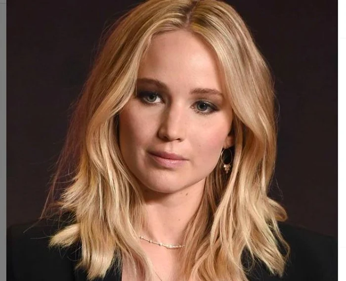 
    Jennifer Lawrence a primit cu mare durere vesteaFoto: Instagram  