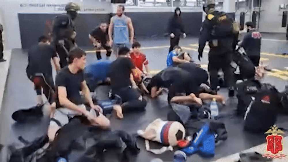 Imagini cu oameni luați pe sus din sălile de sport pentru a fi înrolați în armata rusă. Sunt vizați în special imigranții