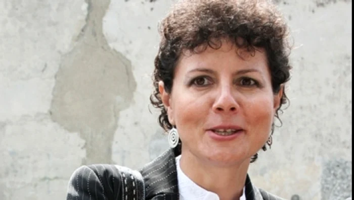 
    Procurorul Adina Florea este cercetat chiar de instituția pe care o va conduce dacă primește OK-ul președintelui României  