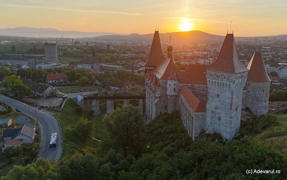 Secretele scoase la lumină la Castelul Corvinilor. Arheologul Sorin Tincu: „Povestea castelului este acum mai bogată”