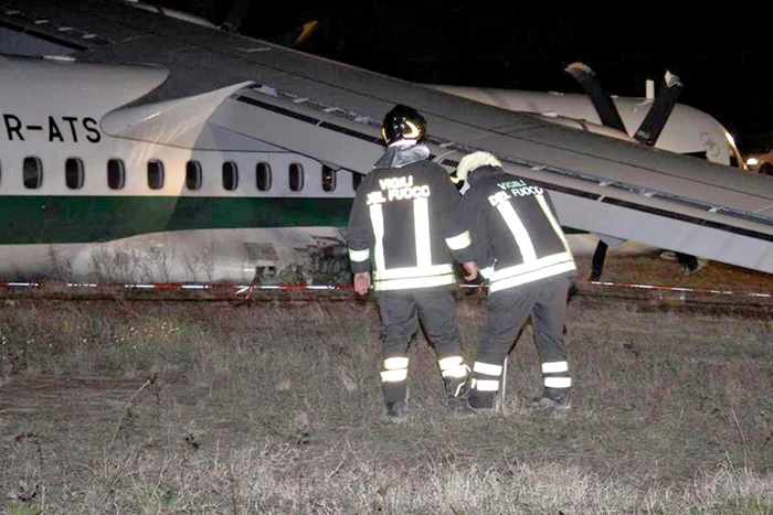 Piloţii români au scăpat  doar cu răni minore (Fotografii: Ansa Telenews)