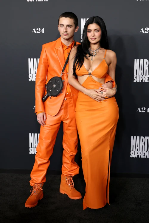 Timothée Chalamet și Kylie Jenner au purtat ținute portocalii (Foto: GettyImages)