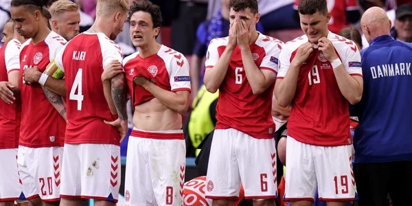 Christian Eriksen prăbuşit pe teren - meciul Danemarca - Finlanda - EURO 2020 - 12 iun 2021 / FOTO EPA - EFE