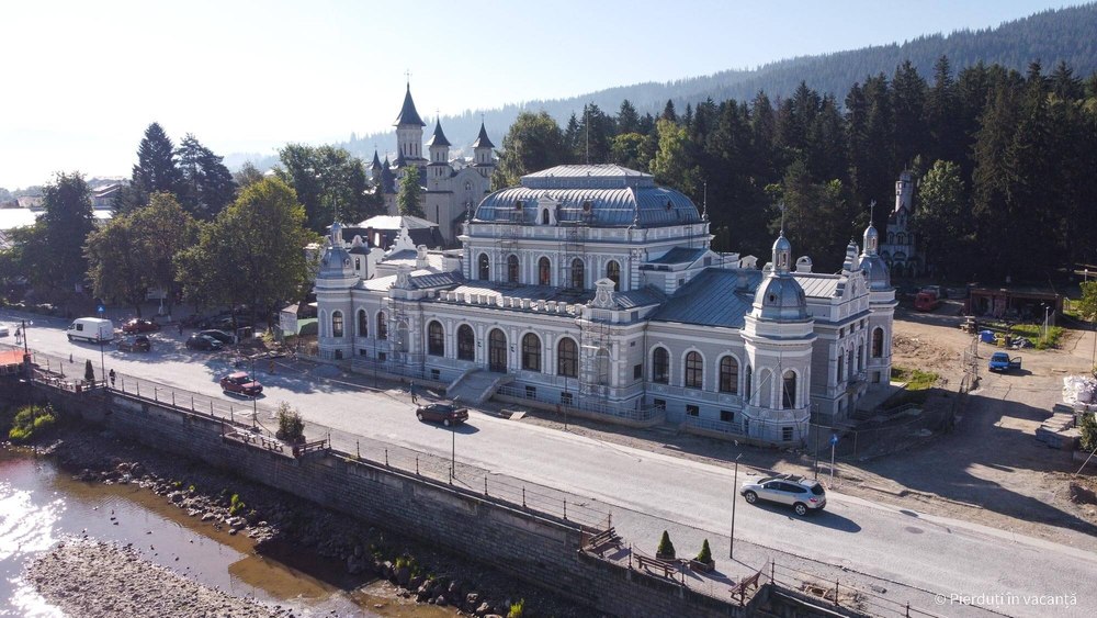 Fostul Cazinou din Vatra Dornei, inaugurat pe 29 noiembrie, ca muzeu, sub numele Palatul Dornelor. Aparține bisericii ortodoxe
